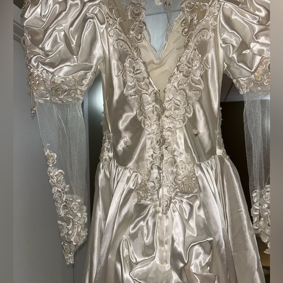 WEDDING DRESS | Women’s Wedding dress size 2-4 - Picture 8 of 10